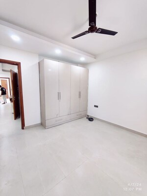 Room in 3 BHK Builder Floor at Unitech South City 1, South City 1 – for Rent