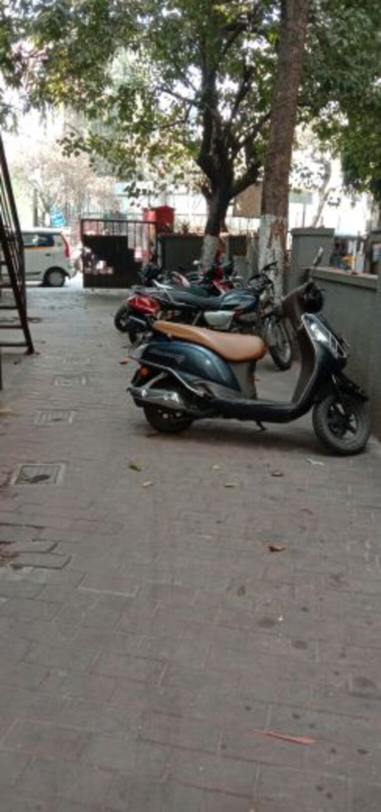  Parking, law college road Commercial Office Space 2000 Sq.Ft. In Law College Road Pune 9743440