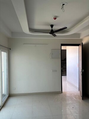Room in 2.5 BHK Apartment at Samridhi Luxuriya Avenue, Sector 150 – for Rent