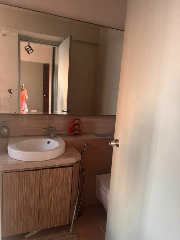 Bathroom, goregaon west 3.5 Bedroom 1500 Sq.Ft. Apartment In Goregaon West Mumbai 9743458