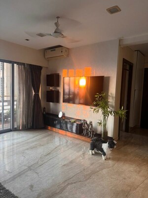 Room in 3.5 BHK Apartment at Goregaon West – for Sale