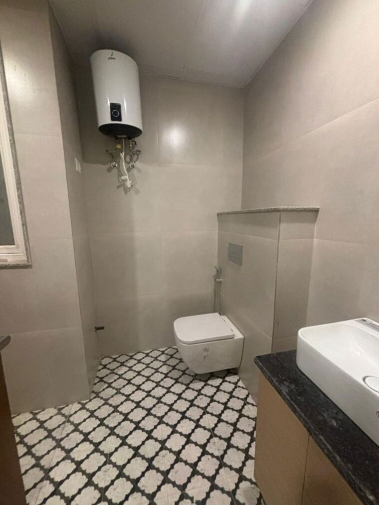 Bathroom, palam vihar 3 Bedroom 2400 Sq.Ft. Builder Floor In Palam Vihar Gurgaon 9743480