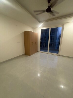 Room in 3 BHK Builder Floor at Palam Vihar – for Rent