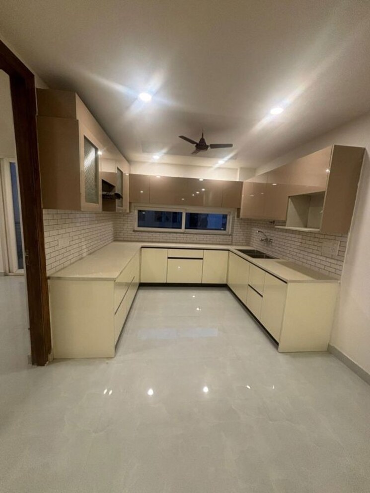 Kitchen, palam vihar 3 Bedroom 2400 Sq.Ft. Builder Floor In Palam Vihar Gurgaon 9743480