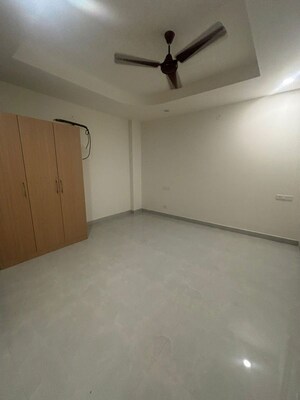 Room in 3 BHK Builder Floor at Palam Vihar – for Rent