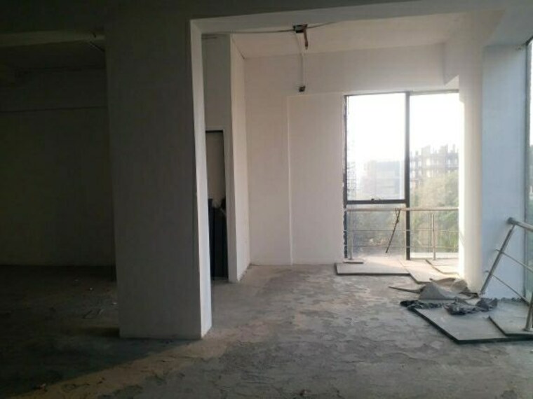 Room, campz-landmark Commercial Office Space 5500 Sq.Ft. In Andheri West Mumbai 9743489