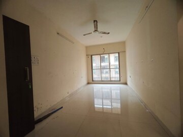 Room in 2 BHK Apartment at Heritage Shakuntala Mahal, Chembur – for Rent