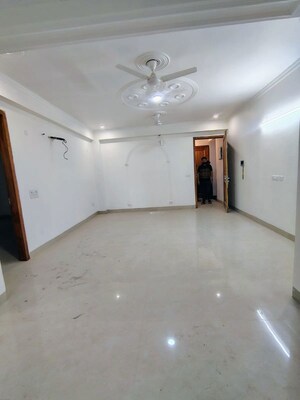 Room in 3 BHK Builder Floor at Sector 23 – for Rent