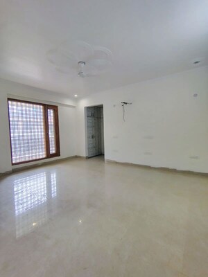 Room in 3 BHK Builder Floor at Sector 23 – for Rent