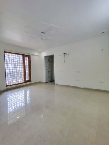 Room in 3 BHK Builder Floor at Sector 23 – for Rent