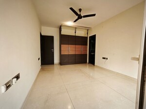 Room in 3 BHK Apartment at RNA Continental, Chembur – for Rent