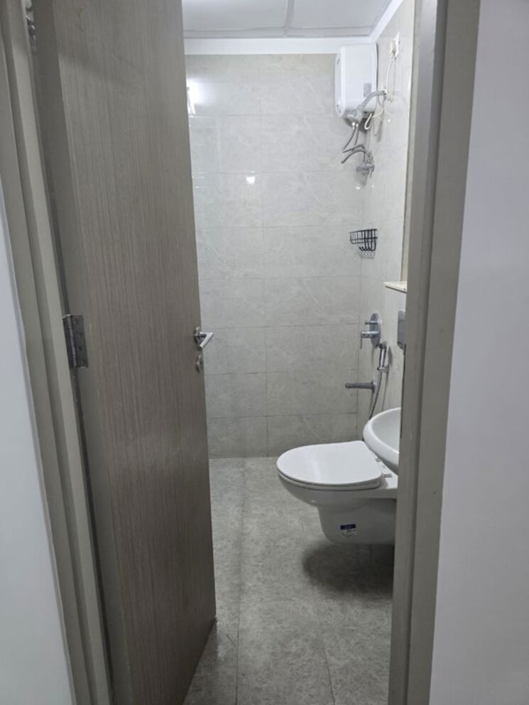 Bathroom, sheth-vasant-oasis 2 Bedroom 678 Sq.Ft. Apartment In Andheri East Mumbai 9743564