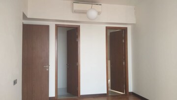 Room in 4 BHK Apartment at Omkar Alta Monte, Malad East – for Rent