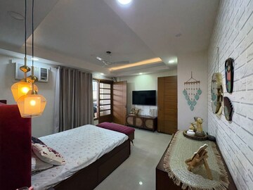 Living Room in 3.5 BHK Apartment at Unitech Harmony, Sector 50 – for Rent