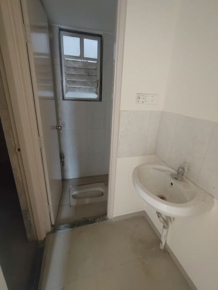 Bathroom, platinum-park-apartment 1 Bedroom 655 Sq.Ft. Apartment In Undri Pune 9743705