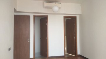 Room in 4 BHK Apartment at Omkar Alta Monte, Malad East – for Rent