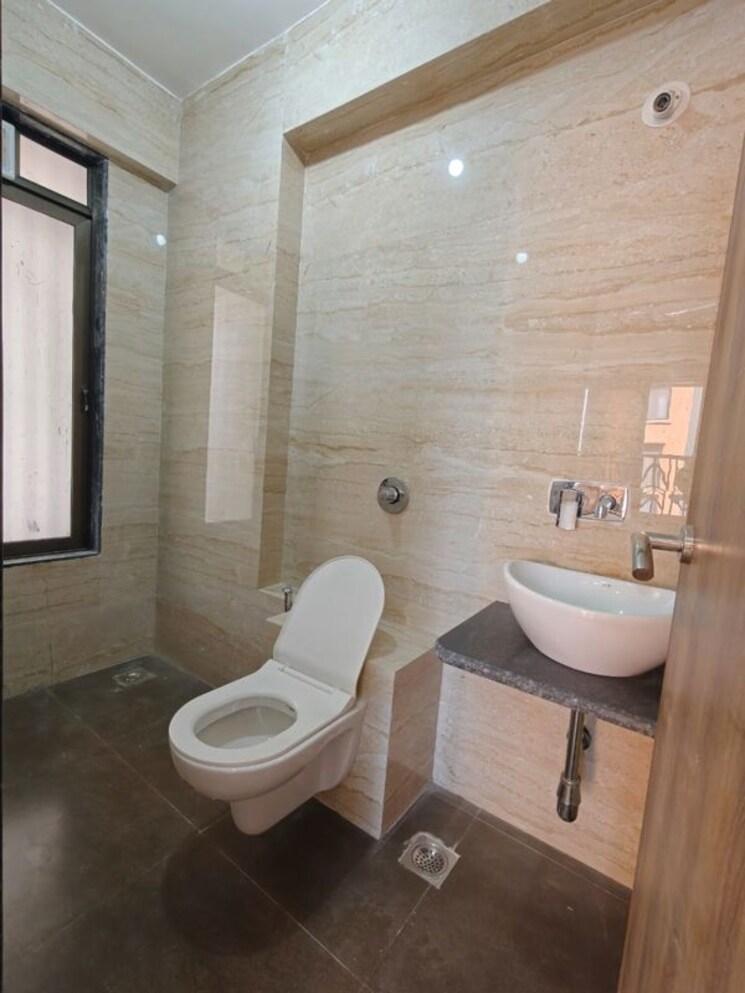 Bathroom, majestic-amarjyoti-chs 3 Bedroom 1007 Sq.Ft. Apartment In Chembur Mumbai 9743698