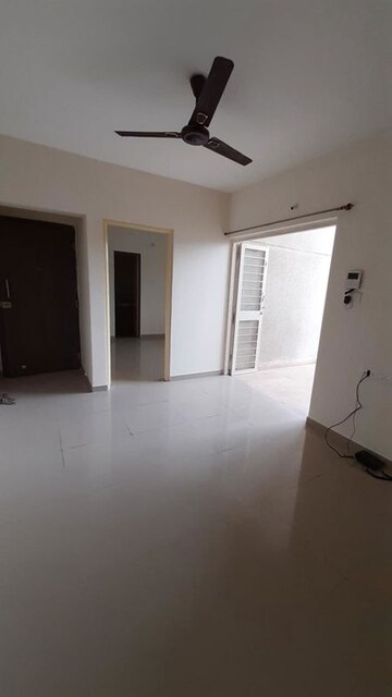 Room in 2 BHK Apartment at F5 Felicia, Hadapsar – for Rent