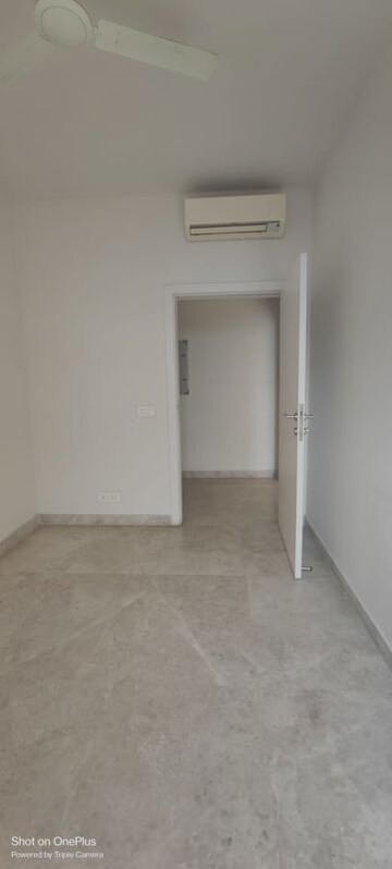 Room in 2 BHK Apartment at Ireo The Corridors, Sector 67a – for Rent