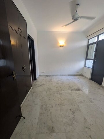 Room in 3 BHK Apartment at JMD Gardens, Sector 33 – for Sale