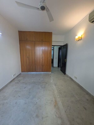 Room in 3 BHK Apartment at JMD Gardens, Sector 33 – for Sale