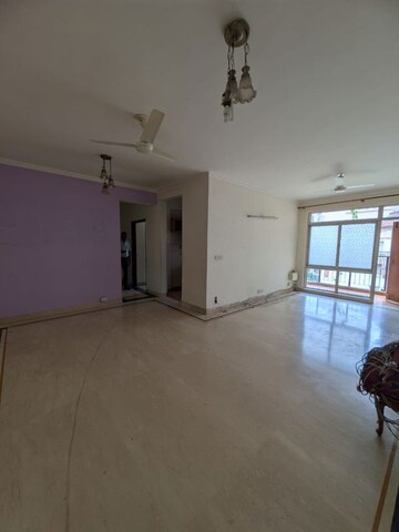 Room in 3 BHK Apartment at JMD Gardens, Sector 33 – for Sale
