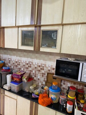 Furnished Amenities in 2 BHK Apartment at Yashodhara CHS, Goregaon East – for Rent