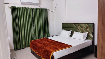 Bedroom in 2 BHK Builder Floor at Kammanahalli – for Rent