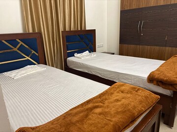 Bedroom in 2 BHK Builder Floor at Kammanahalli – for Rent