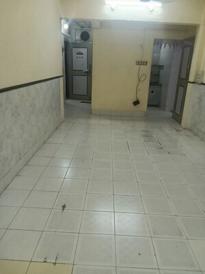 Room in 2 BHK Apartment at Eff Jumbo Darshan CHS, Andheri East – for Rent