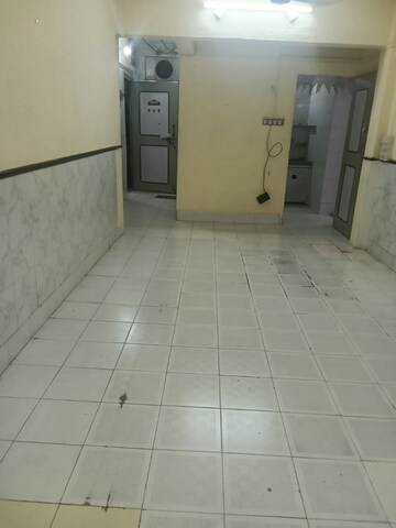 Room in 2 BHK Apartment at Eff Jumbo Darshan CHS, Andheri East – for Rent