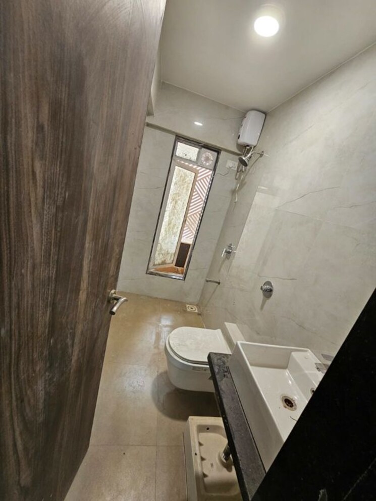 Bathroom, vishwa-bhuvan 2 Bedroom 760 Sq.Ft. Apartment In Chembur Mumbai 9743781