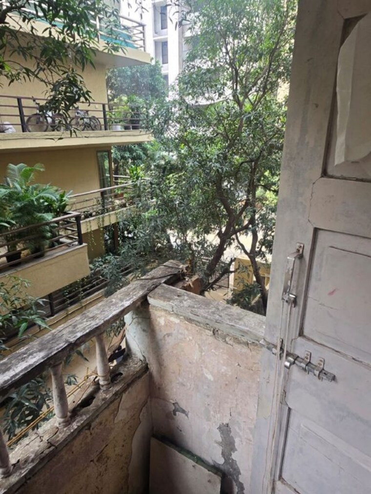 Balcony, khar west 1 RK 200 Sq.Ft. Apartment In Khar West Mumbai 9743800