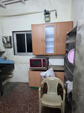 Master Bedroom in 2 BHK Apartment at Eff Jumbo Darshan CHS, Andheri East – for Rent