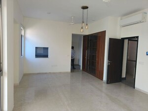 Room in 4 BHK Apartment at Tata Primanti Villas, Sector 72 – for Sale