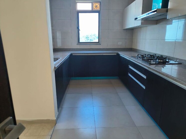 Kitchen, tata-primanti-villas 4 Bedroom 6105 Sq.Ft. Apartment In Sector 72 Gurgaon 9743824