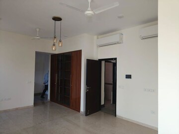Room in 4 BHK Apartment at Tata Primanti Villas, Sector 72 – for Sale