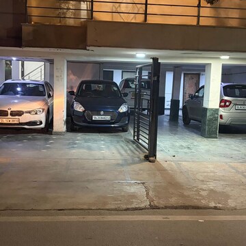 Parking in 4 BHK Builder Floor at Kailash Colony – for Sale