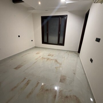 Room in 4 BHK Builder Floor at Kailash Colony – for Sale