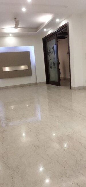 Room in 3 BHK Builder Floor at Greater Kailash – for Rent