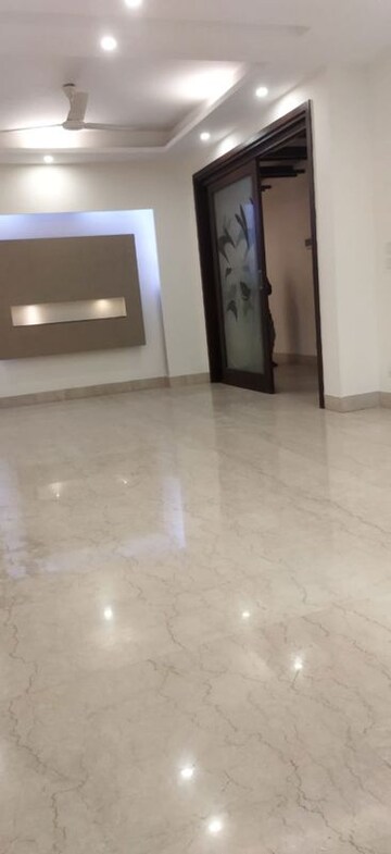 Room in 3 BHK Builder Floor at Greater Kailash – for Rent