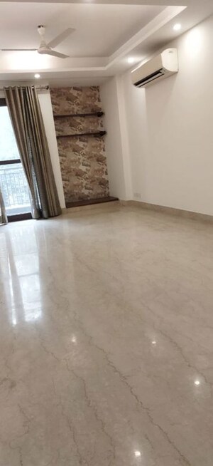 Room in 3 BHK Builder Floor at Greater Kailash – for Rent