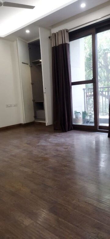 Room in 3 BHK Builder Floor at Greater Kailash – for Rent