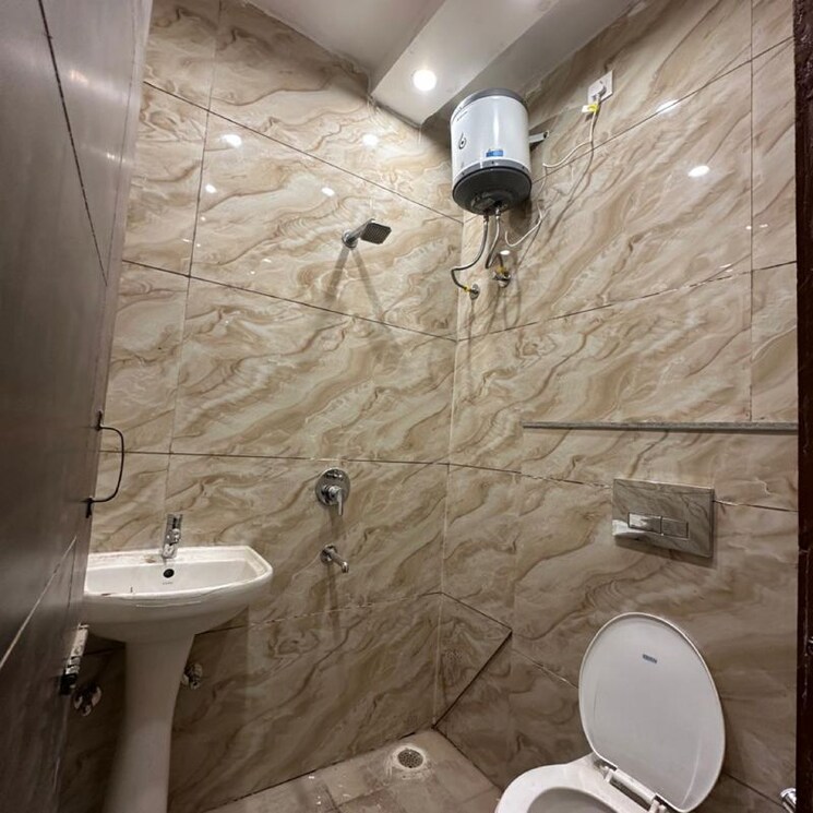 Bathroom, ludhiana chandigarh hwy 3 Bedroom 1200 Sq.Ft. Apartment In LudhianA Chandigarh Hwy Mohali 9743846