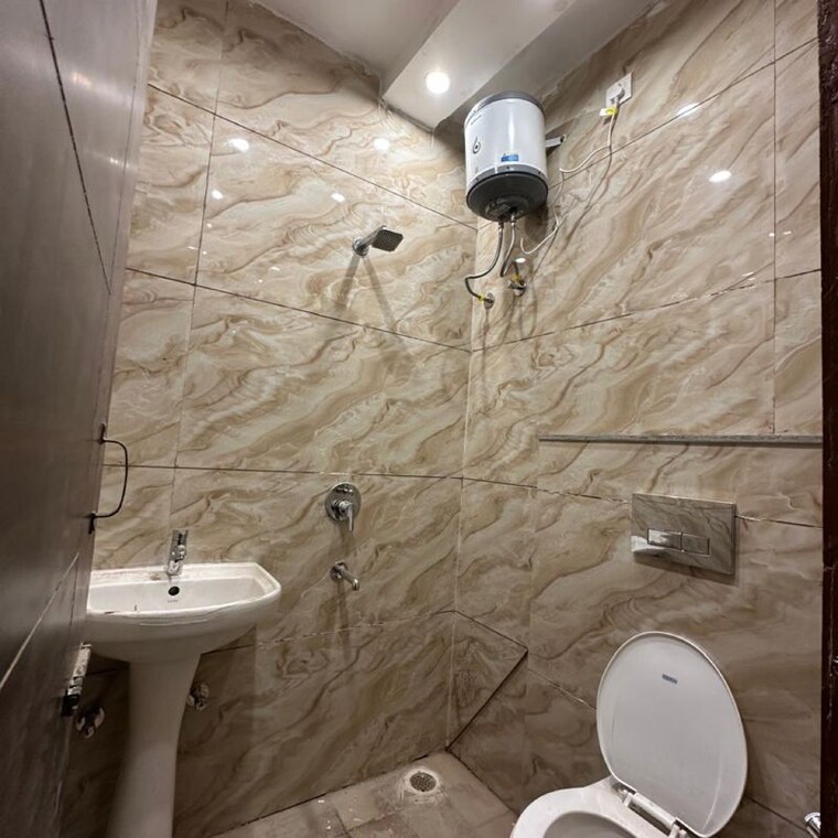 Bathroom, ludhiana chandigarh hwy 3 Bedroom 1200 Sq.Ft. Apartment In LudhianA Chandigarh Hwy Mohali 9743846