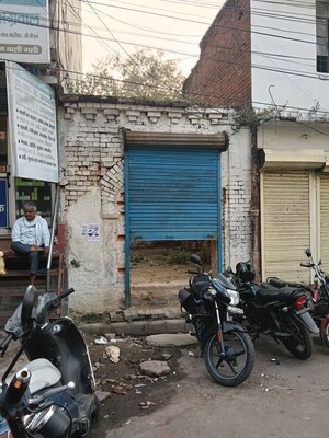  Plot For Sale in Hazratganj