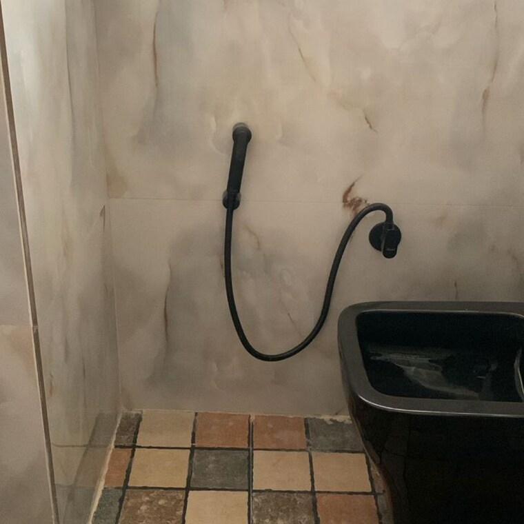 Bathroom, greater kailash 1 Bedroom 650 Sq.Ft. Apartment In Greater Kailash Delhi 9571099