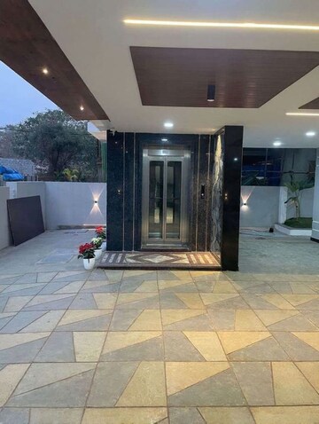 Parking in 4 BHK Apartment at Jubilee Hills – for Rent