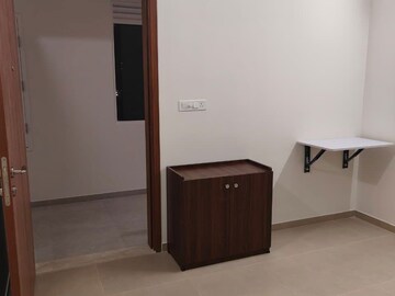 Room in 1 BHK Apartment at Bhartiya City Nikoo Homes 4, Thanisandra Main Road – for Rent