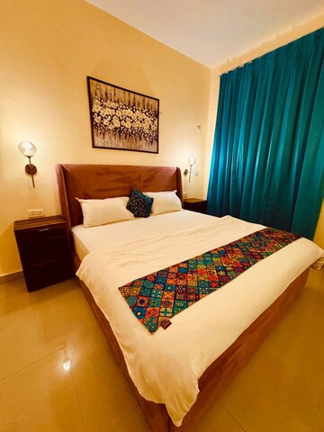 Bedroom in 3.5 BHK Apartment at Ansal Celebrity Meadows, Sushant Golf City – for Rent